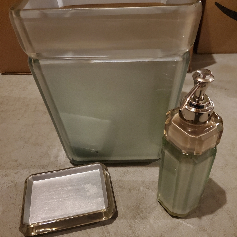 Bathroom assessories